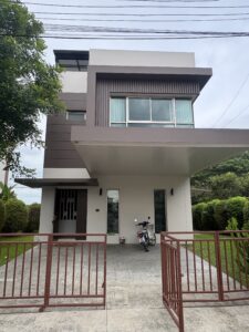 บ้านเดี่ยวสามชั้นดีไซน์สวย พร้อมอยู่ ย่านหางดง AHD-H1333