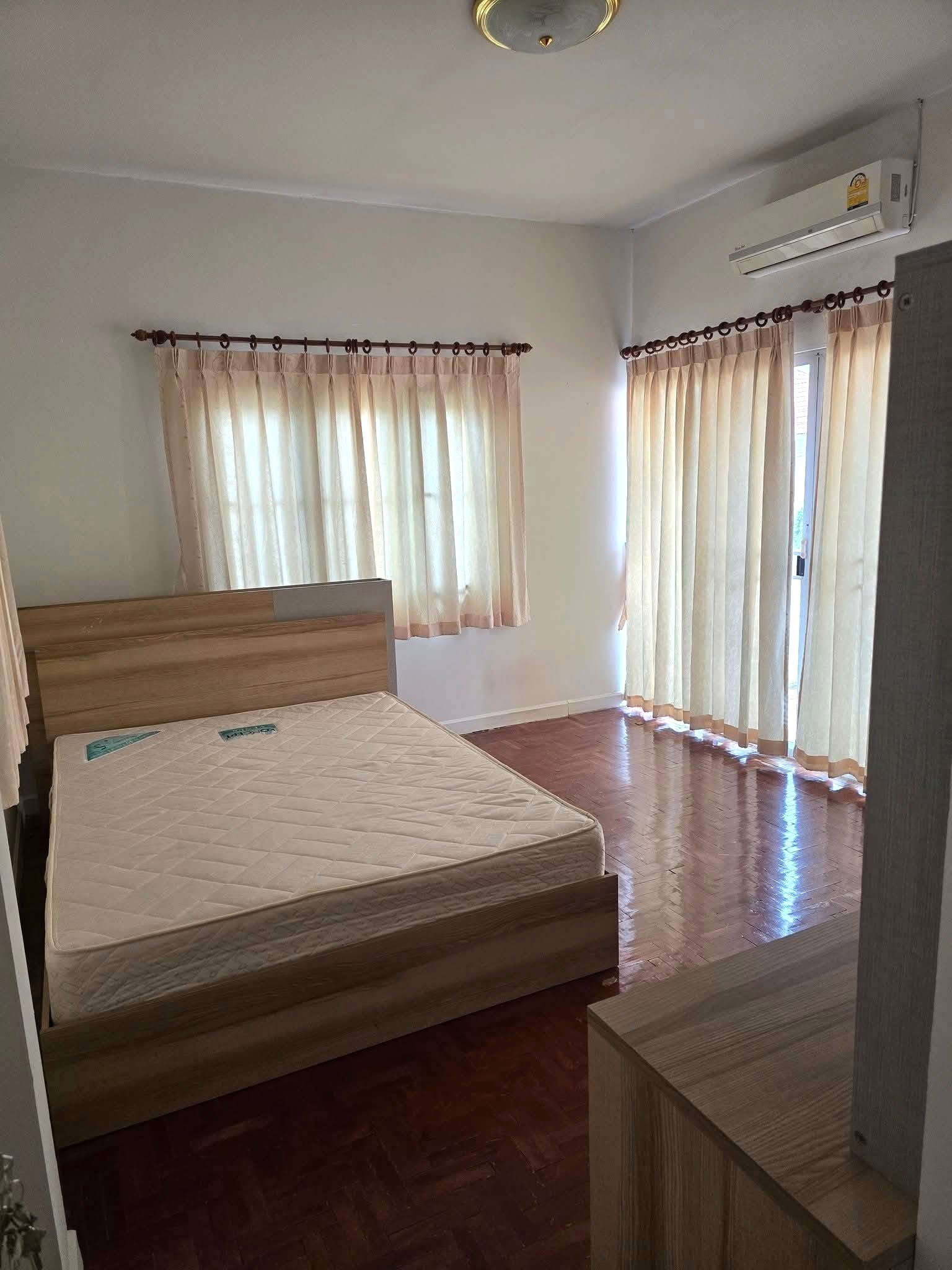 บ้านเดี่ยว 2 ชั้นให้เช่า พร้อมคลับเฮ้าส์ สระว่ายน้ำ และรับสัตว์เลี้ยง AHD-H1348