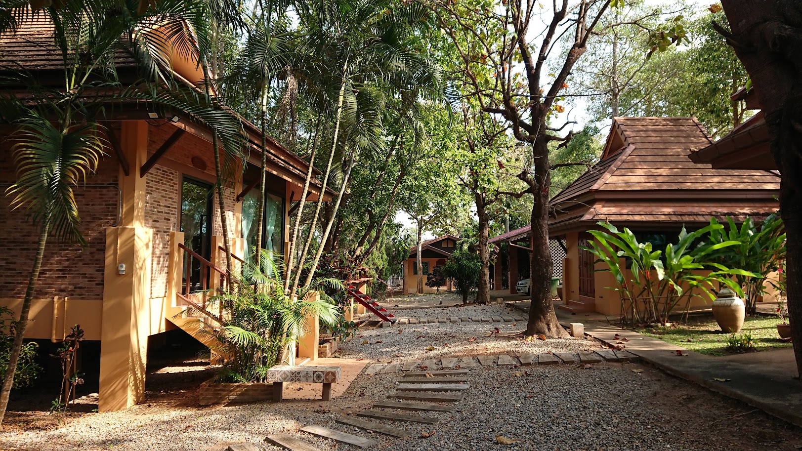 บ้านสไตล์รีสอร์ทบรรยากาศส่วนตัว พื้นที่กว้างขวางท่ามกลางธรรมชาติ AMR-H0274