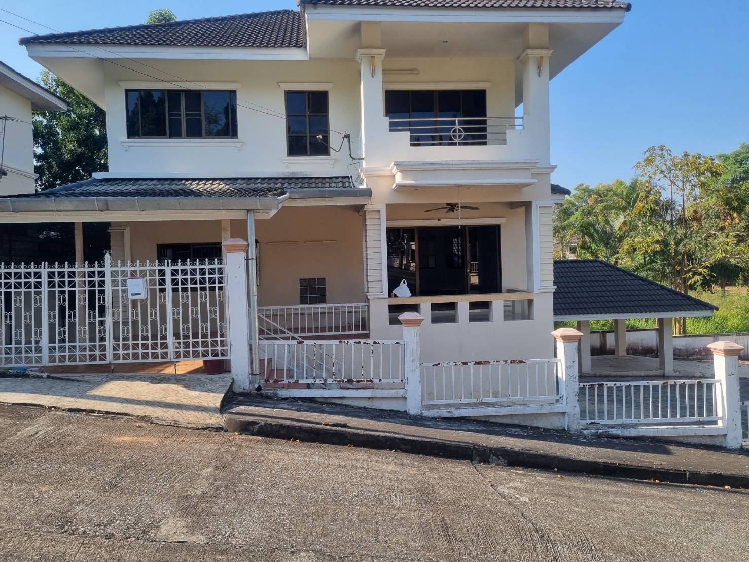 บ้านเดี่ยว 3 ชั้นให้เช่า แม่ริม – เลี้ยงสัตว์ได้ AMR-H0318