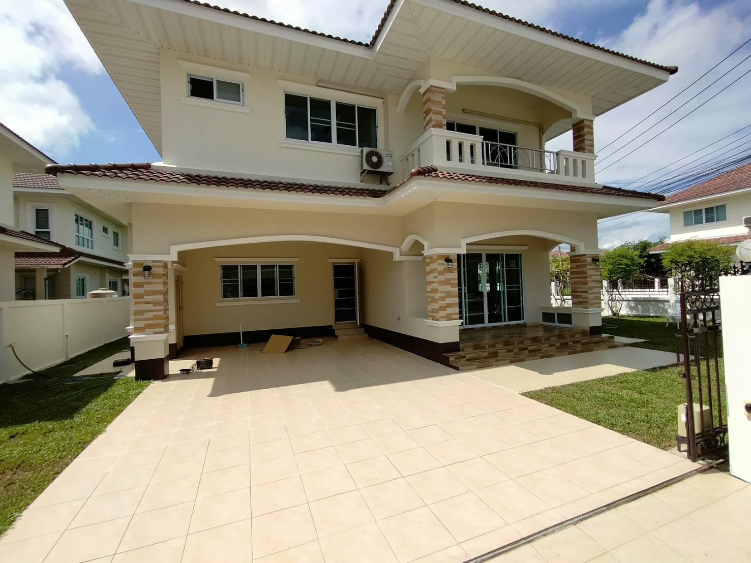 บ้านเดี่ยวสองชั้นพร้อมอยู่ ใจกลางทำเลศักยภาพสันกำแพง ASP-H0393