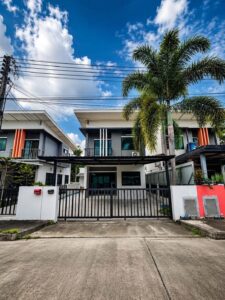 บ้านเดี่ยวสองชั้นในบรรยากาศส่วนตัว สภาพแวดล้อมดีเยี่ยม CHD101838
