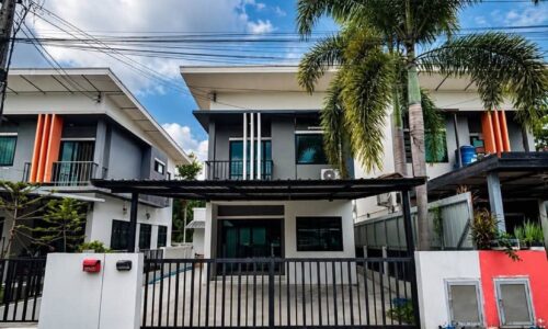 บ้านเดี่ยวสองชั้นในบรรยากาศส่วนตัว สภาพแวดล้อมดีเยี่ยม CHD101838