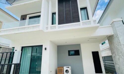 บ้านในเมืองที่ยังมีพื้นที่ให้ใช้ชีวิตของตัวเอง A2-H0120