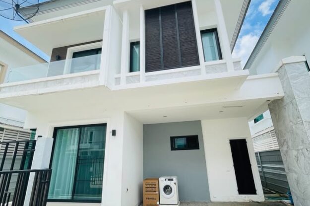บ้านในเมืองที่ยังมีพื้นที่ให้ใช้ชีวิตของตัวเอง A2-H0120