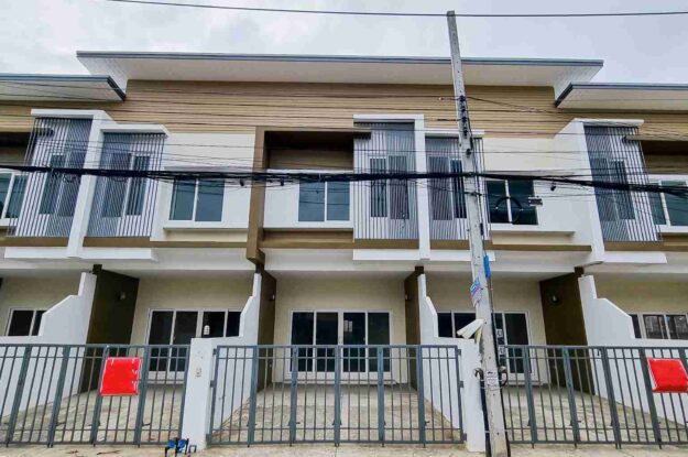 บ้านที่อยู่ในเมือง แต่ยังมีพื้นที่ให้ใช้ชีวิต A7-T0192