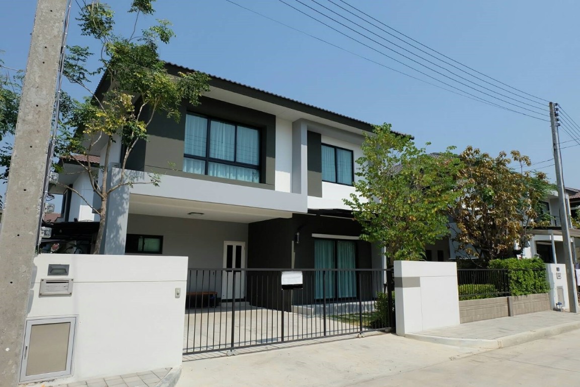 บ้านเดี่ยวสองชั้นพร้อมอยู่ โครงการคุณภาพ ม.วรารมย์พรีเมี่ยม ADK-H0106
