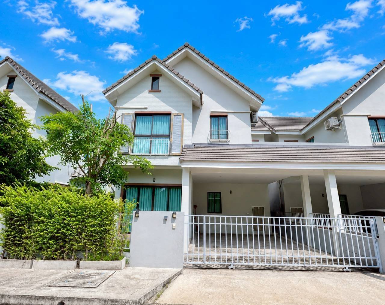 บ้านแฝดสองชั้นดีไซน์หรู ย่านหางดง AHD-H1363