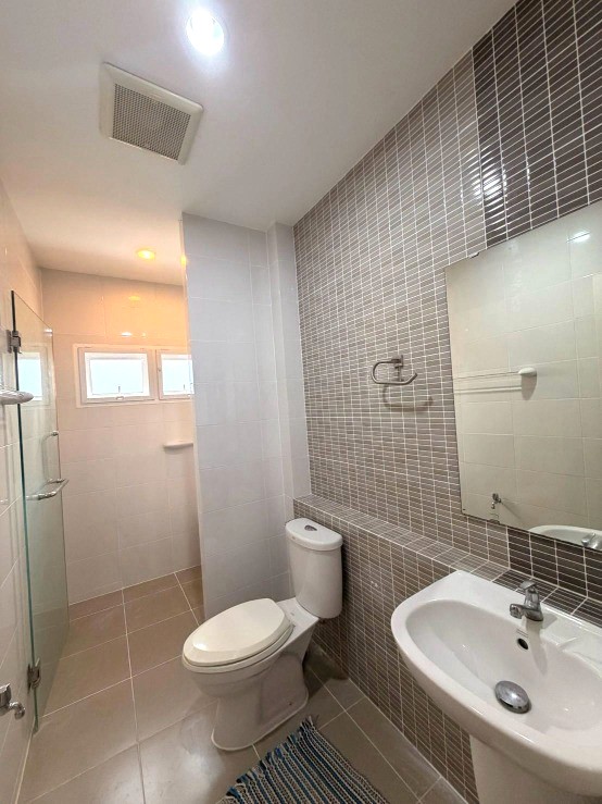 ให้เช่าบ้านเดี่ยวสองชั้น พร้อมอยู่ ใกล้โรงเรียนนานาชาติปัญญาเด่น AHD-H1366