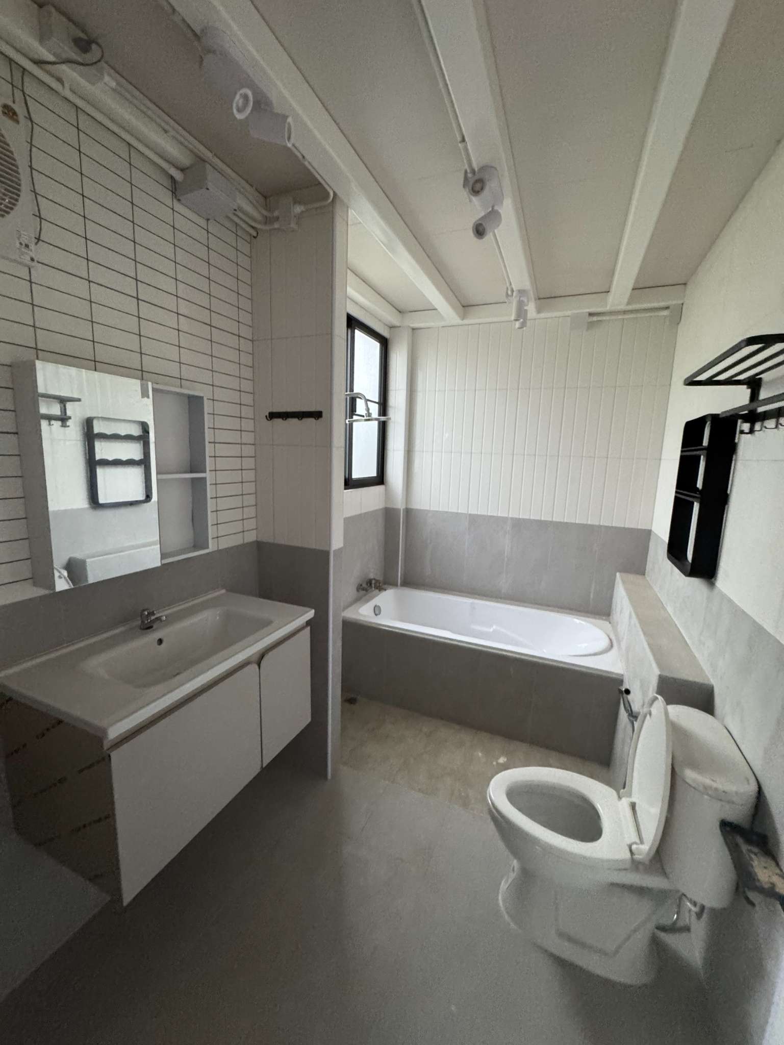บ้านที่มีพื้นที่ส่วนตัว ในจังหวะชีวิตที่เรียบง่าย AHD-V0145