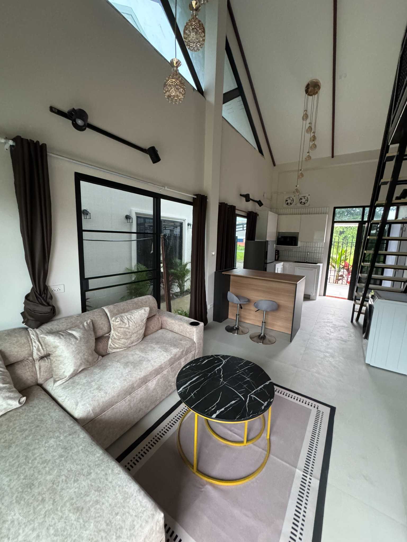 บ้านที่มีพื้นที่ส่วนตัว ในจังหวะชีวิตที่เรียบง่าย AHD-V0145