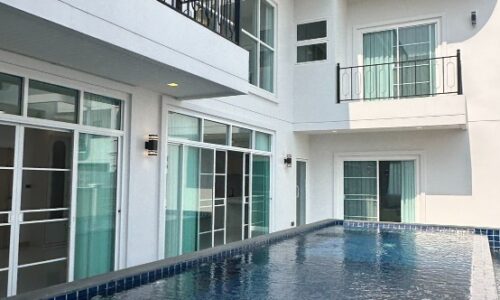 พูลวิลล่าสองชั้นพร้อมสระว่ายน้ำส่วนตัว ใกล้โรงเรียนนานาชาติ C7MG100951