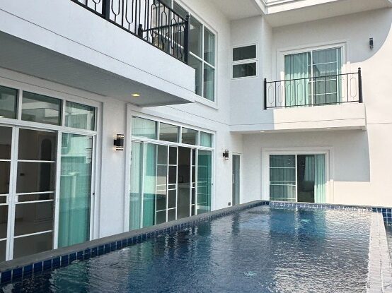 พูลวิลล่าสองชั้นพร้อมสระว่ายน้ำส่วนตัว ใกล้โรงเรียนนานาชาติ C7MG100951