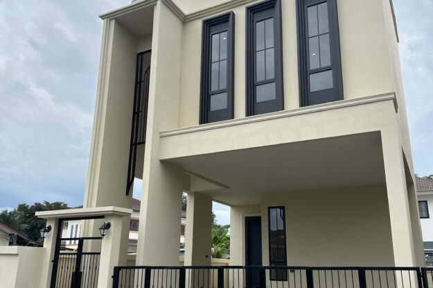 ขายบ้านเดี่ยวสองชั้น สไตล์ทันสมัยหรูหรา บ้านสร้างใหม่พร้อมอยู่ CSS101925