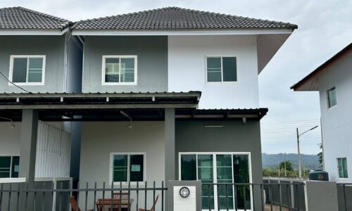 บ้านเดี่ยวสองชั้นบรรยากาศเงียบสงบ ใกล้น้ำพุร้อนโป่งพระบาท 5A1-H0348