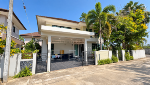 บ้านเดี่ยว 2 ชั้น บ้านในโครงการพร้อมคลับเฮ้าส์และสระว่ายน้ำ | 4 ห้องนอน 5 ห้องน้ำ | 28,000 บาท/เดือน   5A2-H0102