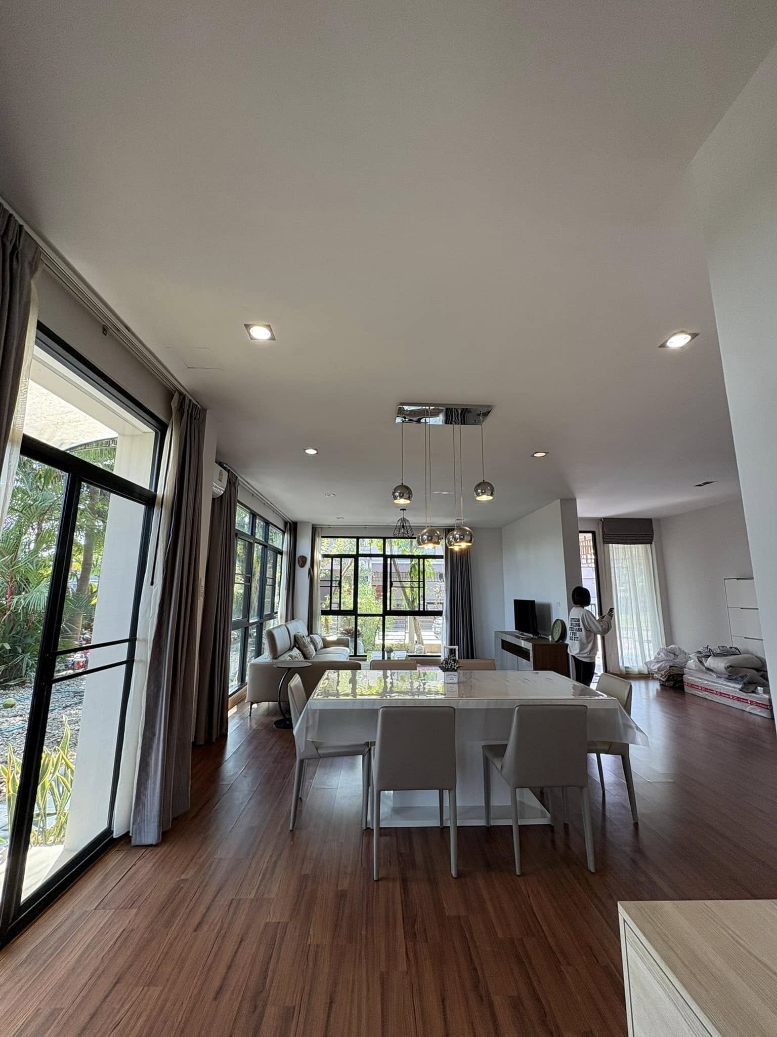 บ้านเดี่ยว 2 ชั้น บ้านในโครงการพร้อมคลับเฮ้าส์และสระว่ายน้ำ | 4 ห้องนอน 5 ห้องน้ำ | 28,000 บาท/เดือน   5A2-H0102