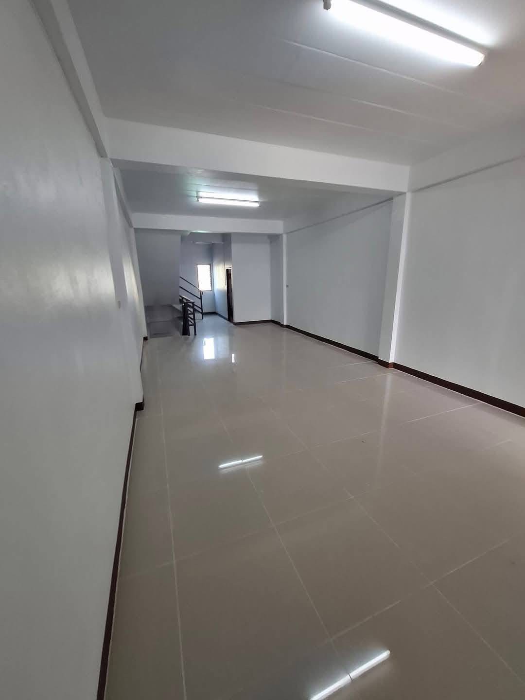 อาคารพาณิชย์ 3 ชั้นให้เช่า ทำเลสันโค้งน้อย เชียงราย    5A3-B0184