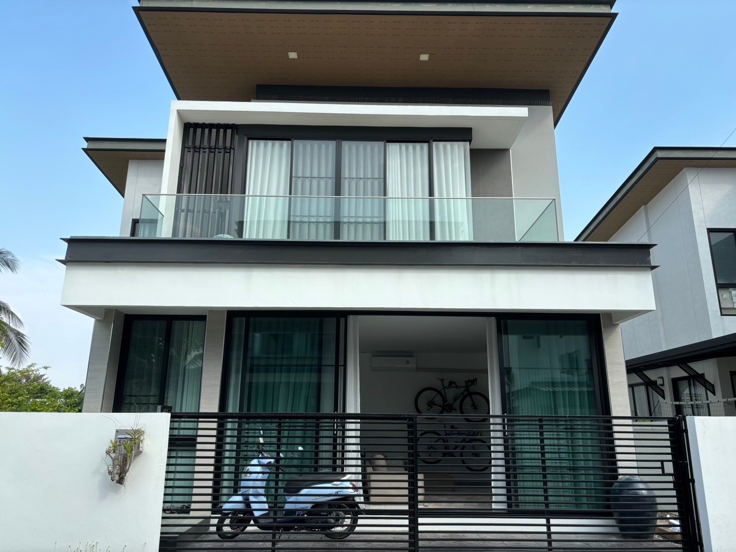 บ้านเดี่ยว 2 ชั้น ใจกลางเมืองเชียงราย | 4 ห้องนอน | บ้านในโครงการ | 42,000 บาท/เดือน 5A3-H0332