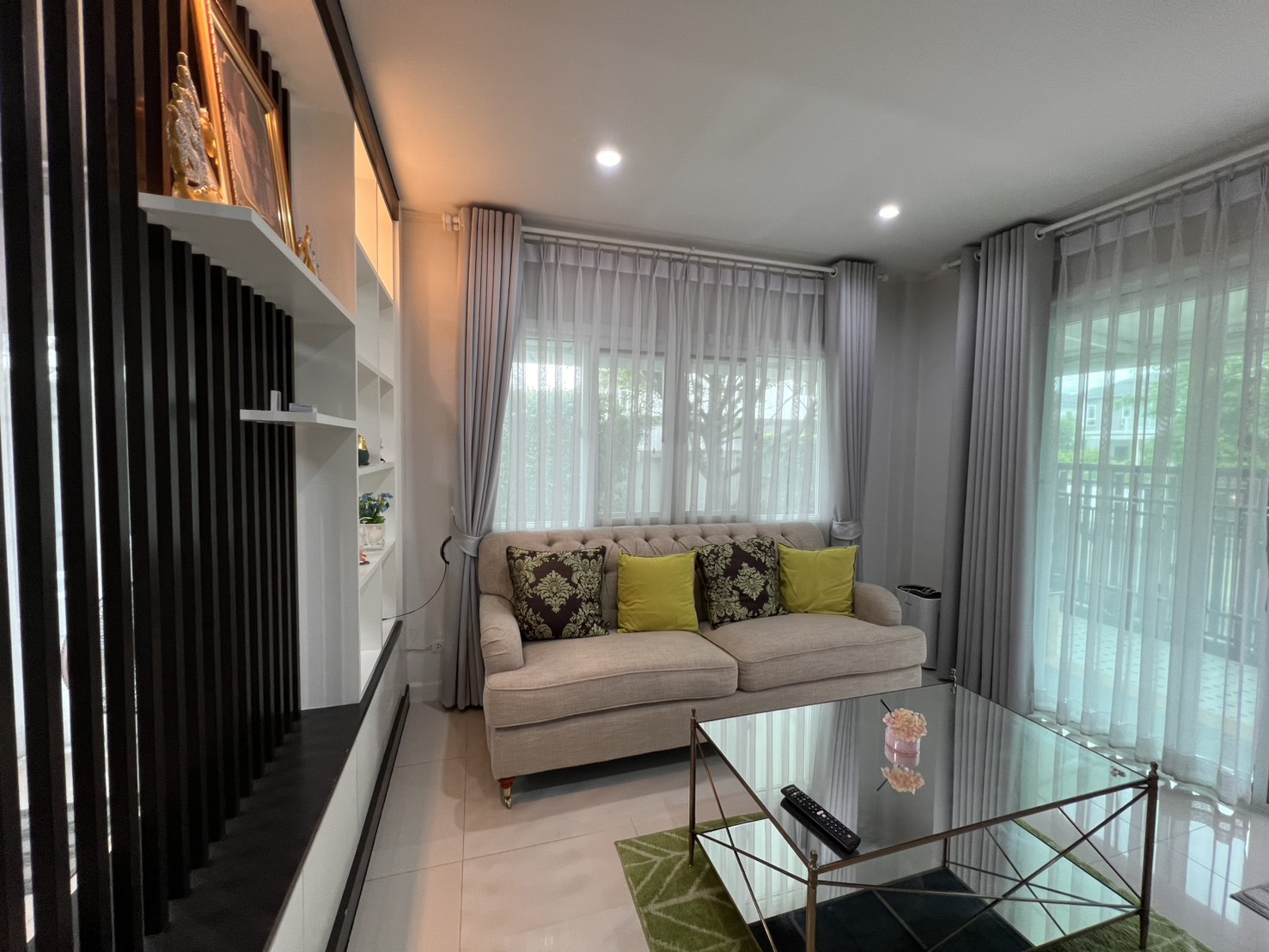 บ้านเดี่ยว 2 ชั้น  บ้านในโครงการพร้อมคลับเฮ้าส์สระว่ายน้ำ  พร้อมเฟอร์นิเจอร์ครบครัน เข้าอยู่ได้ทันที #รอบเวียง ราคาเพียง 35,000 บาท/เดือน 5A4-H0313