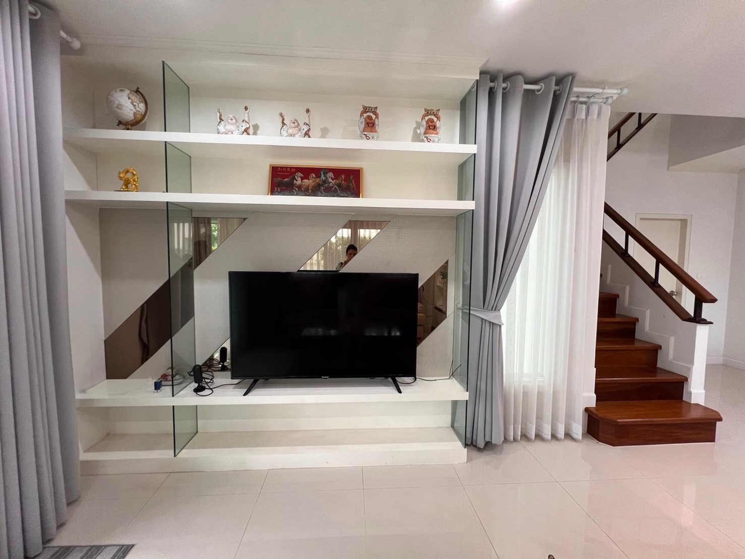 บ้านเดี่ยว 2 ชั้น  บ้านในโครงการพร้อมคลับเฮ้าส์สระว่ายน้ำ  พร้อมเฟอร์นิเจอร์ครบครัน เข้าอยู่ได้ทันที #รอบเวียง ราคาเพียง 35,000 บาท/เดือน 5A4-H0313