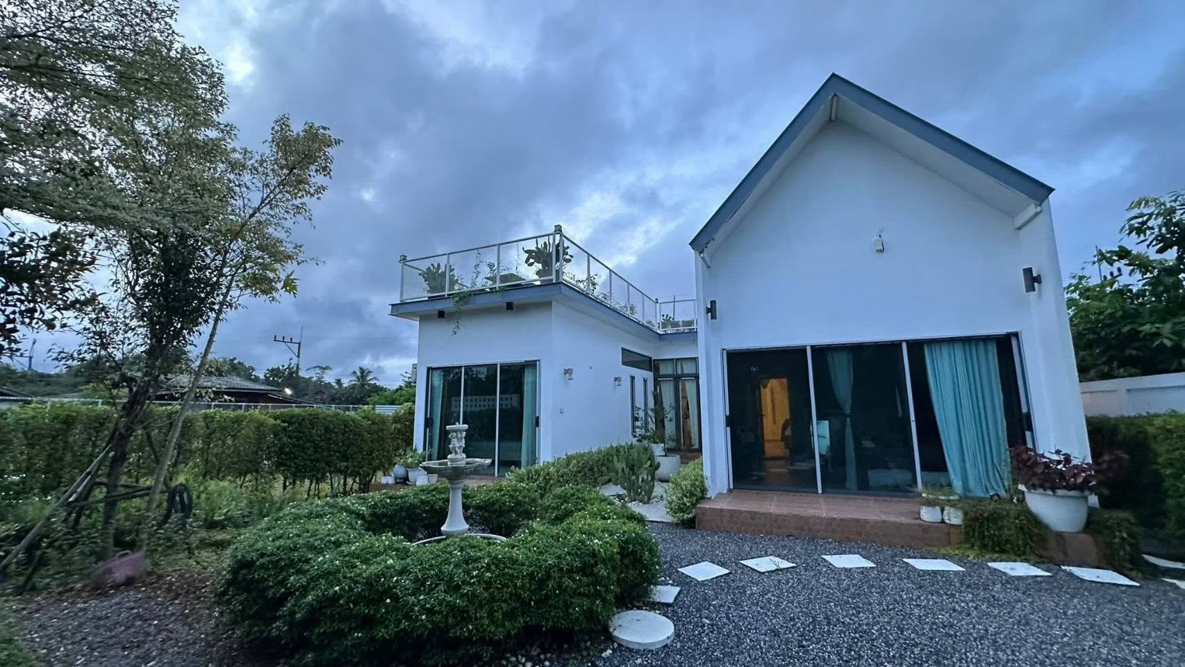 ให้เช่าบ้านเดี่ยวชั้นเดียว ที่ดินกว้าง 103 ตร.ว. ทำเลห้วยสัก เชียงราย | 2 ห้องนอน 2 ห้องน้ำ | 25,000 บาท/เดือน   5A4-H0326