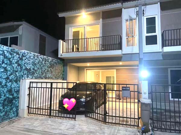 ทาวน์โฮมสองชั้น 3 ห้องนอน ในเมืองเชียงราย 5A4-T0078