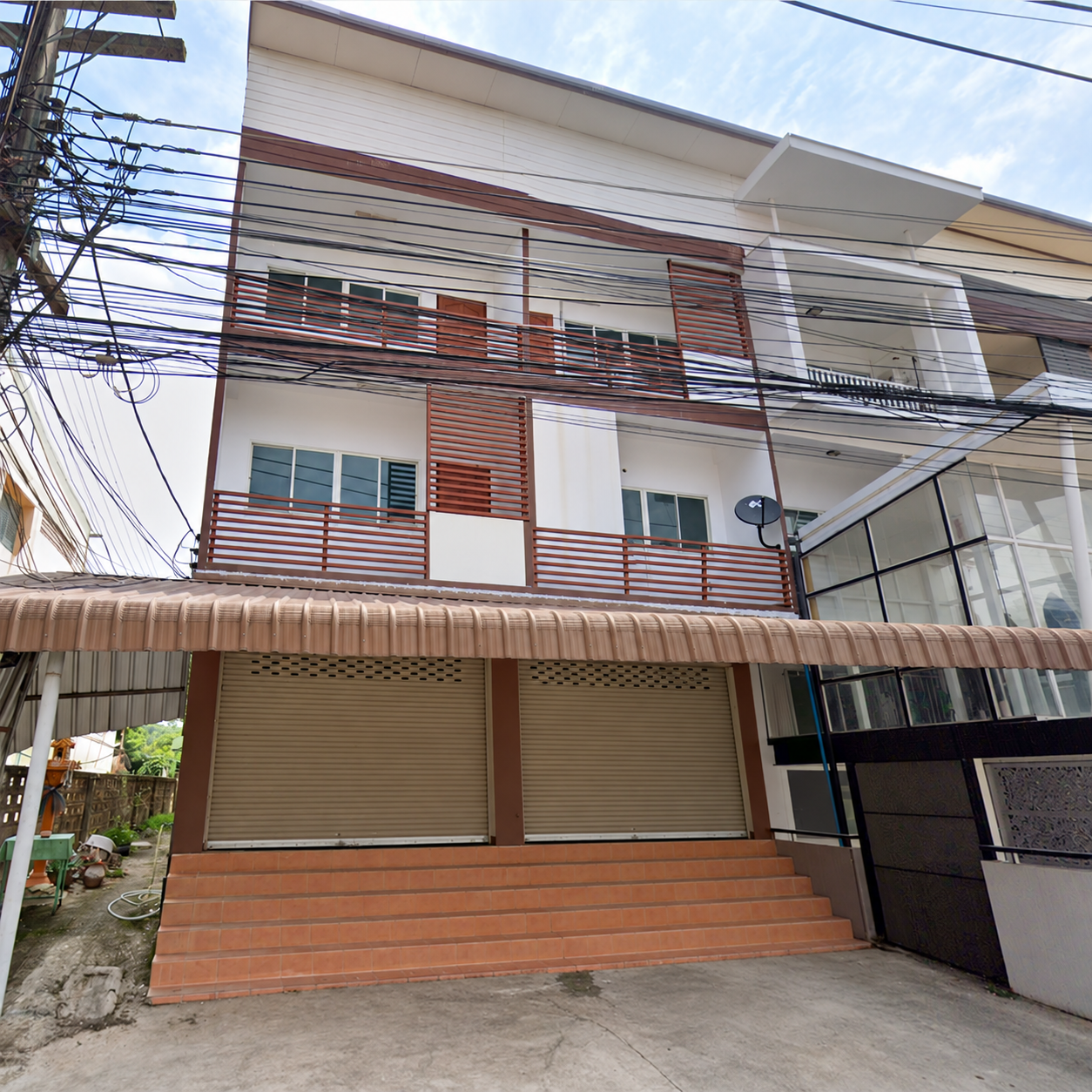 อาคารพาณิชย์ 3 ชั้นให้เช่า ทำเลสันโค้งน้อย เชียงราย    5A3-B0184