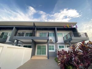 ทาวน์โฮมสองชั้น สภาพดี ตกแต่งครบ บรรยากาศสงบ เดินทางสะดวก A5-T0237