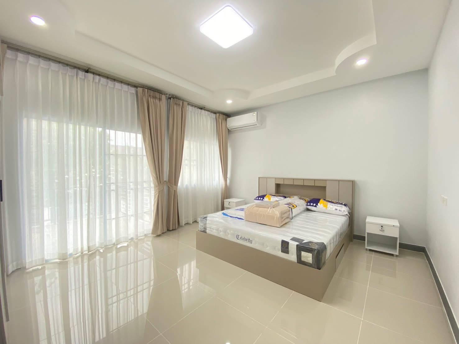 ทาวน์โฮมสองชั้น สภาพดี ตกแต่งครบ บรรยากาศสงบ เดินทางสะดวก A5-T0237