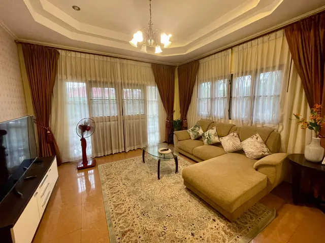 บ้านเดี่ยว 2 ชั้น ที่ดินกว้าง 100 ตร.ว. | 3 ห้องนอน 3 ห้องน้ำ | ใกล้สนามบินเชียงใหม่ | 25,000 บาท/เดือน  A7-H0717