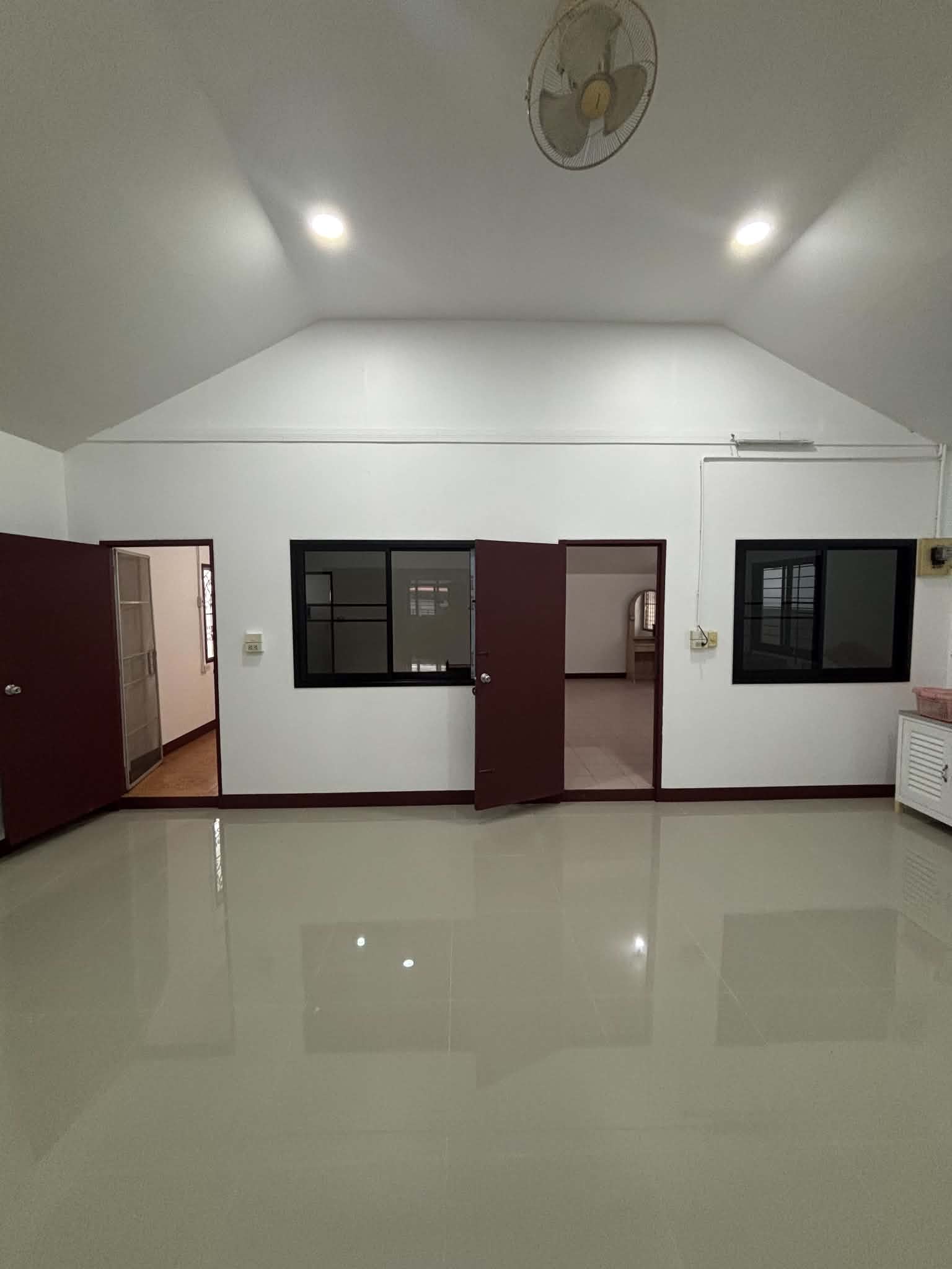 ให้เช่าบ้านเดี่ยวชั้นเดียว | 3 ห้องนอน 2 ห้องน้ำ 1 ห้องครัว 2 ที่จอดรถ | ที่ดิน 79 ตร.ว. ค่าเช่า 18,000 บาท/เดือน  A7-H0719
