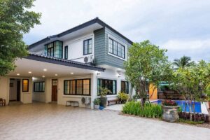 พูลวิลล่า 2 ชั้น สไตล์ Modern พร้อมสระว่ายน้ำส่วนตัว A8-V0059