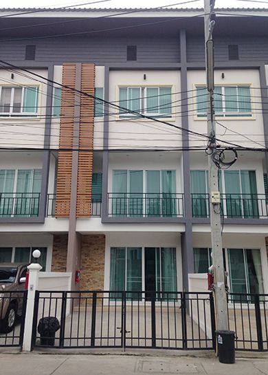 ทาวน์โฮม 3 ชั้น พื้นที่ 35 ตร.ว. ที่ให้ความรู้สึกเหมือนอยู่บ้านเดี่ยว อำเภอเมือง รหัสทรัพย์ A9-T0037
