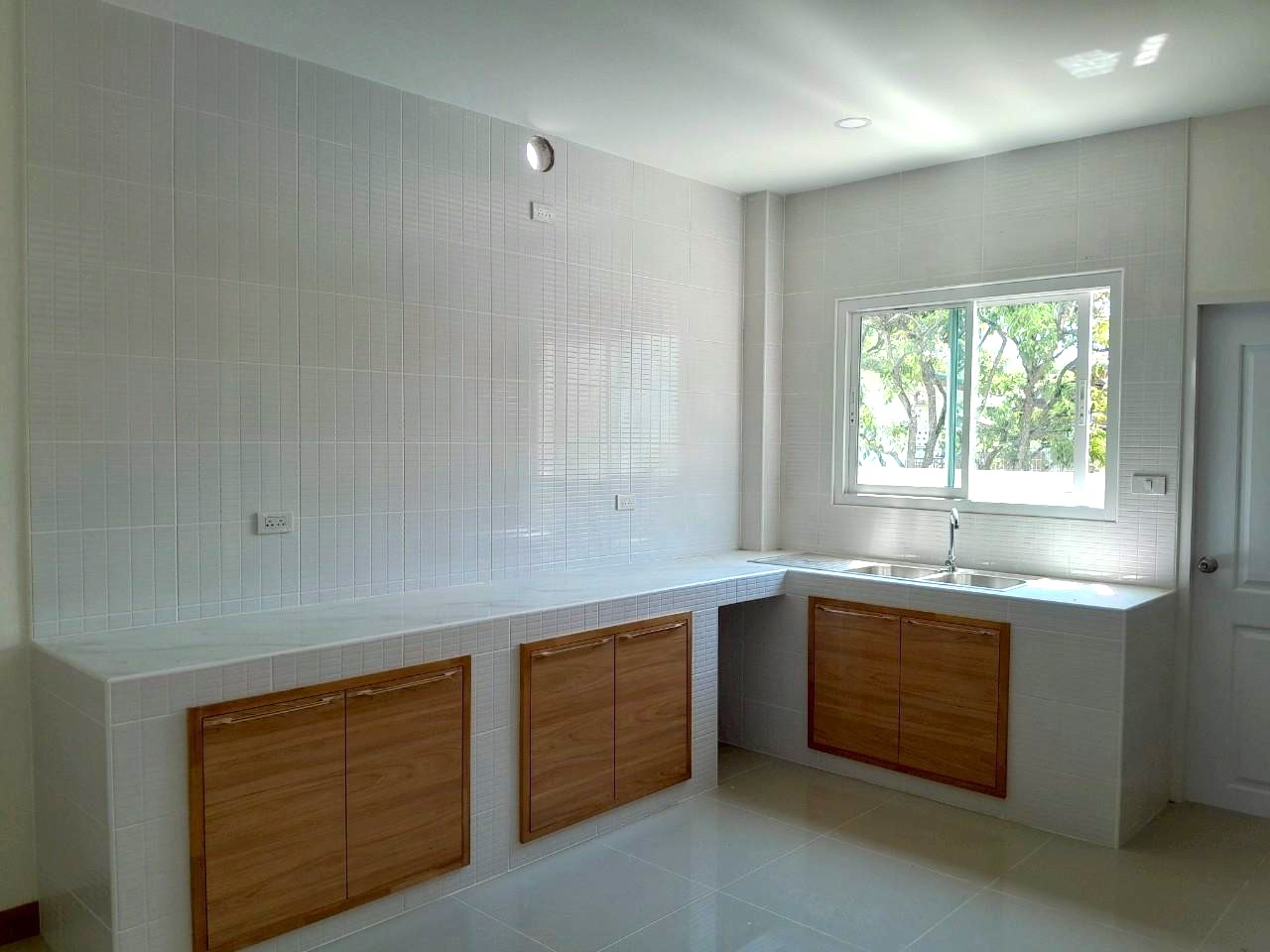 บ้านเดี่ยวสองชั้น บ้านใหม่ใกล้กาดฝรั่ง หางดง ราคา 22,000 บาท/เดือน AHD-H1177