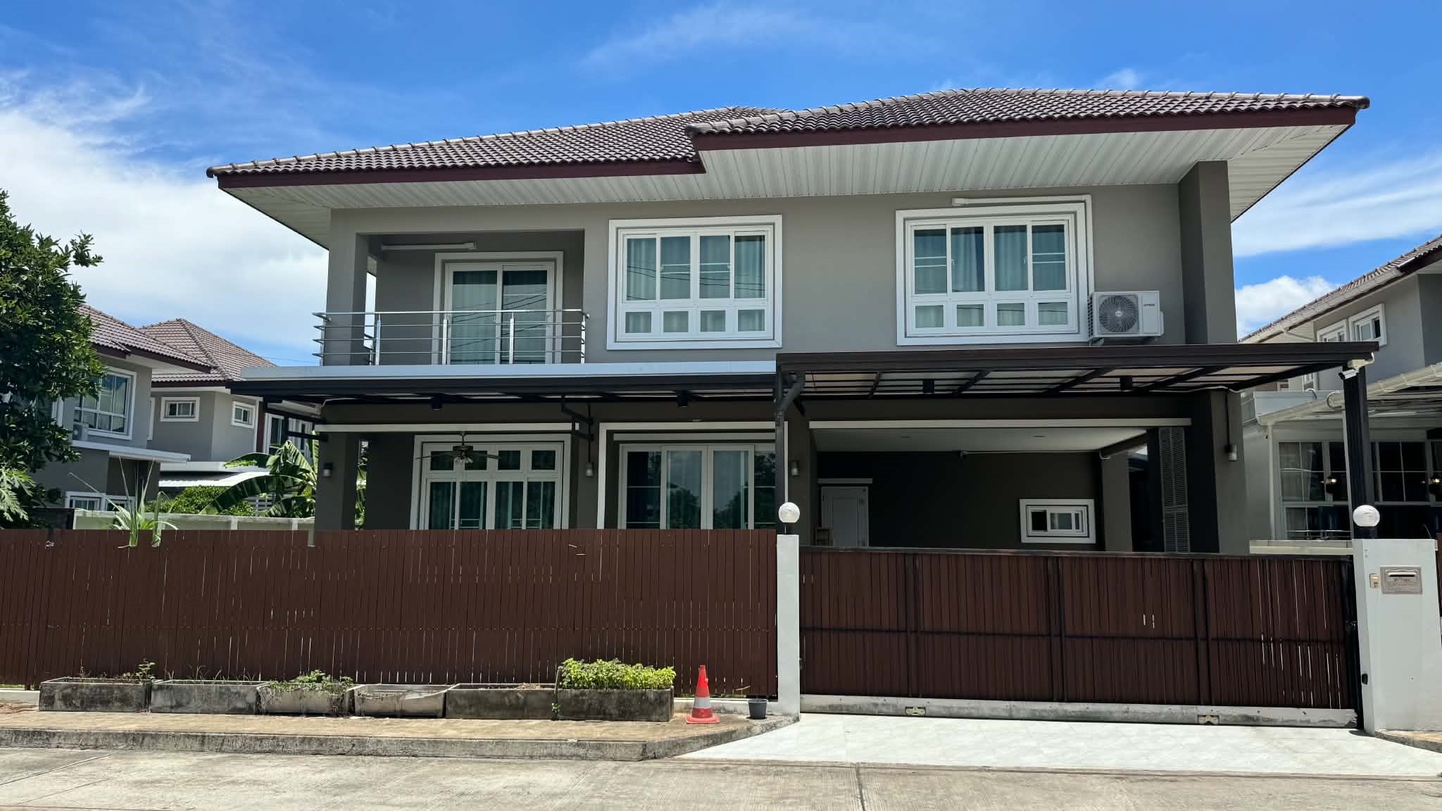 บ้านหลังใหญ่ 6 ห้องนอน 6 ห้องน้ำ ในงบ 50,000 บาท สันกำแพง ASP-H0813