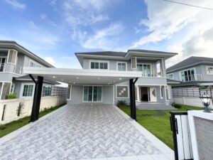 บ้านเดี่ยว 2 ชั้นในหมู่บ้าน บรรยากาศเป็นส่วนตัว พื้นที่กว้าง 100 ตร.ว. ทำเลสันทราย ราคาเพียง 50,000 บาท/เดือน   ASS-H0901