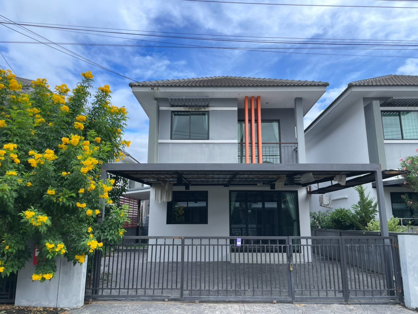 บ้านเดี่ยว 2 ชั้นในโครงการ พร้อมระบบรักษาความปลอดภัย ทำเลสันทราย ราคาเพียง 15,000 บาท/เดือน  ASS-H1011
