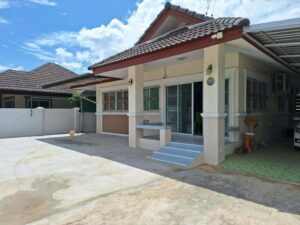 ขายบ้านเดี่ยวชั้นเดียว ในโครงการ พร้อมระบบรักษาความปลอดภัย 24 ชม. ทำเลสันปูเลย ดอยสะเก็ด เชียงใหม่ #ดอยสะเก็ด ราคาเพียง 1.85 ล้านบาท ฟรีโอน  C5MG100811