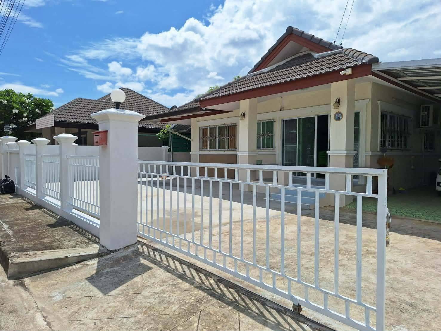 ขายบ้านเดี่ยวชั้นเดียว ในโครงการ พร้อมระบบรักษาความปลอดภัย 24 ชม. ทำเลสันปูเลย ดอยสะเก็ด เชียงใหม่ #ดอยสะเก็ด ราคาเพียง 1.85 ล้านบาท ฟรีโอน  C5MG100811
