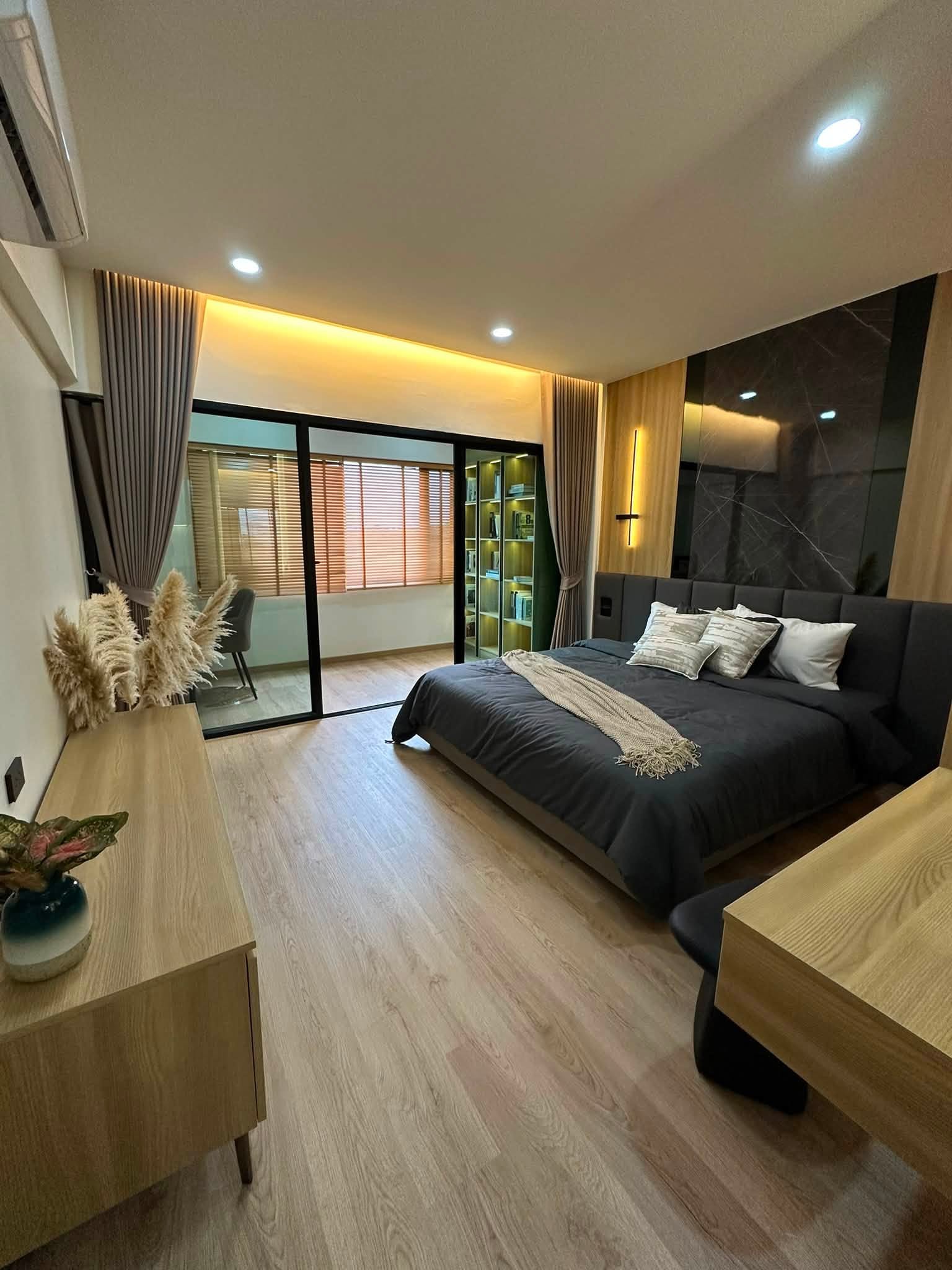 คอนโดห้องใหญ่ 64 ตร.ม. ใจกลางเมืองเชียงใหม่ ใกล้ไนท์บาซาร์ ราคาเพียง 3.69 ล้านบาท C9MG100673