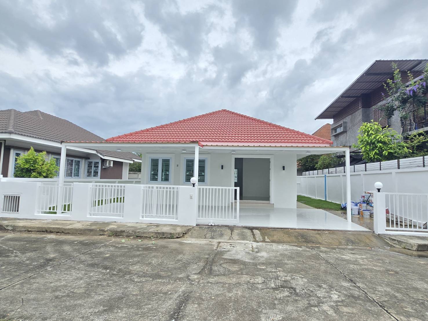 ขายบ้านเดี่ยวชั้นเดียวรีโนเวทใหม่ ทำเลหางดง ราคา 2.30 ล้านบาท CHD101861