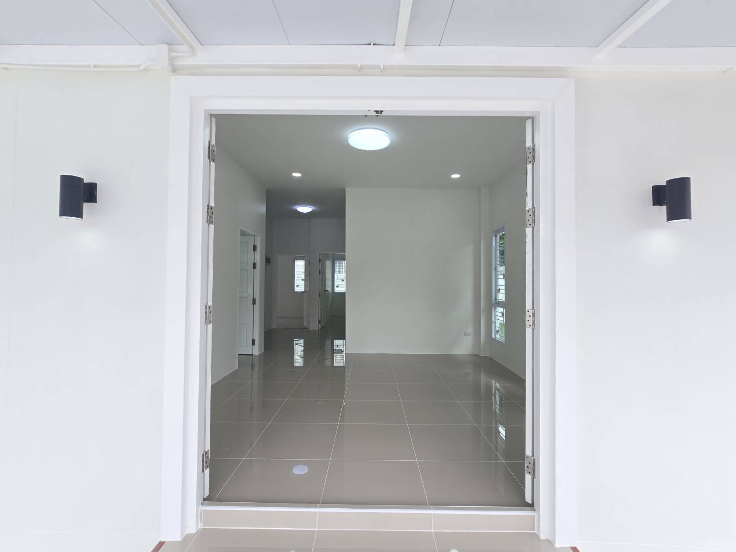 ขายบ้านเดี่ยวชั้นเดียวรีโนเวทใหม่ ทำเลหางดง ราคา 2.30 ล้านบาท CHD101861
