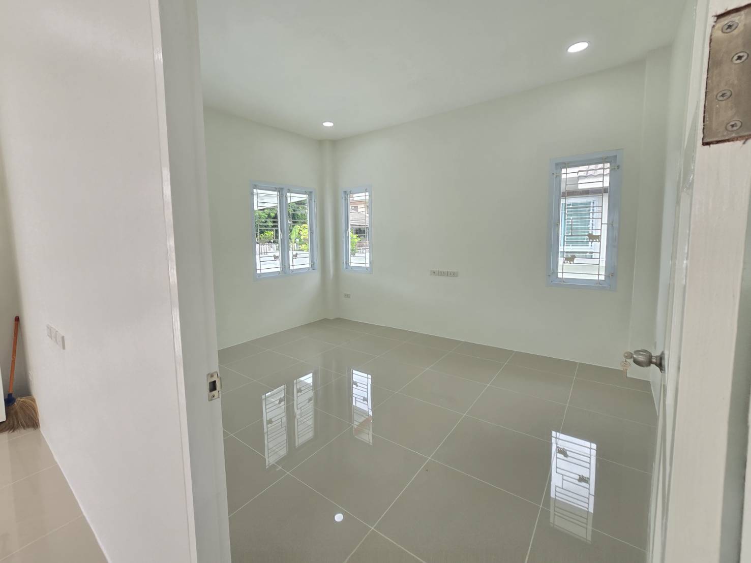ขายบ้านเดี่ยวชั้นเดียวรีโนเวทใหม่ ทำเลหางดง ราคา 2.30 ล้านบาท CHD101861
