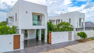 Pool Villa 2 ชั้น หลังใหญ่ พื้นที่ใช้สอย 550 ตร.ม. | 4 ห้องนอน 4 ห้องน้ำ | ใกล้โรงเรียนนานาชาติ  CHD101863