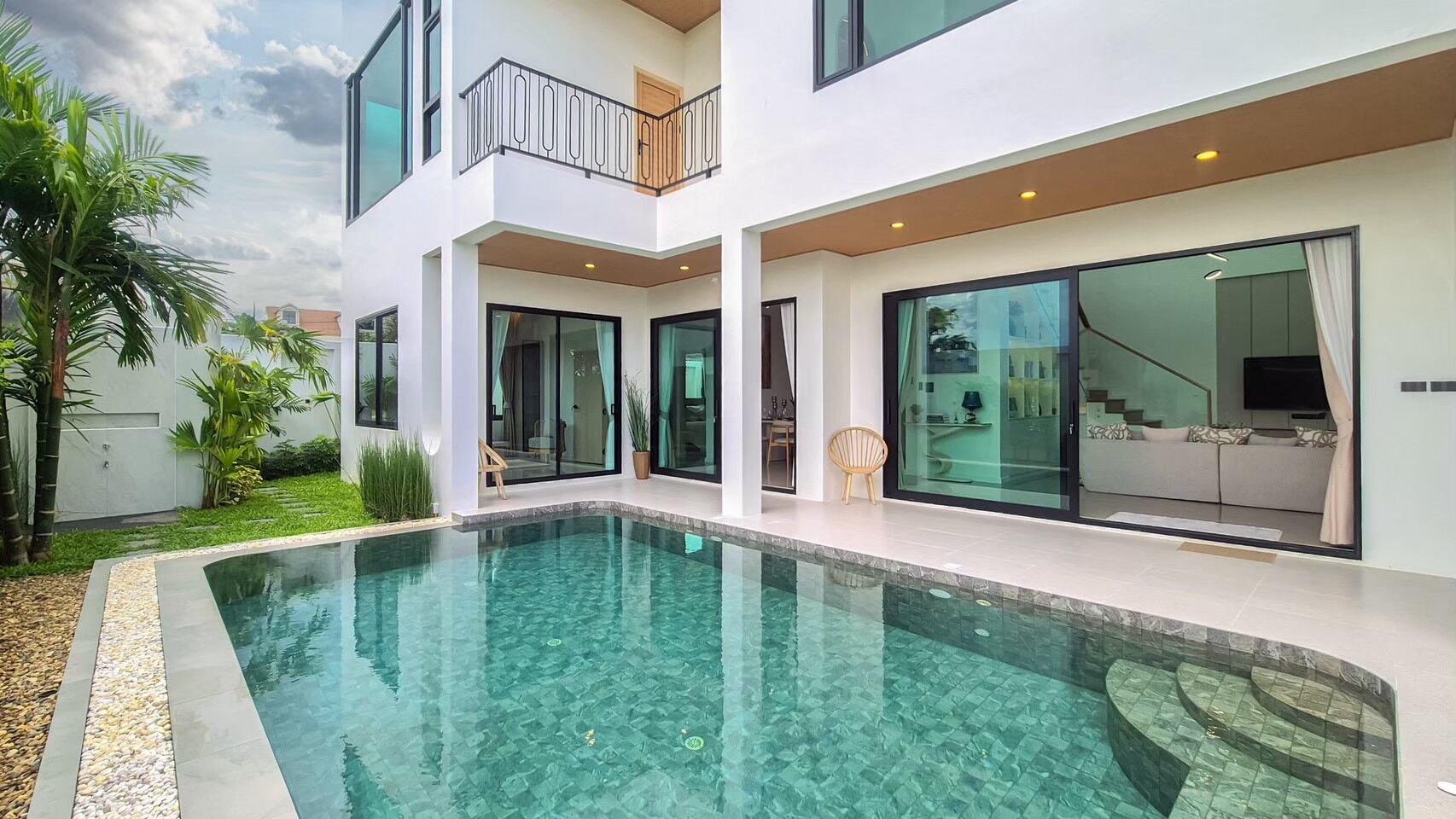 Pool Villa 2 ชั้น หลังใหญ่ พื้นที่ใช้สอย 550 ตร.ม. | 4 ห้องนอน 4 ห้องน้ำ | ใกล้โรงเรียนนานาชาติ  CHD101863