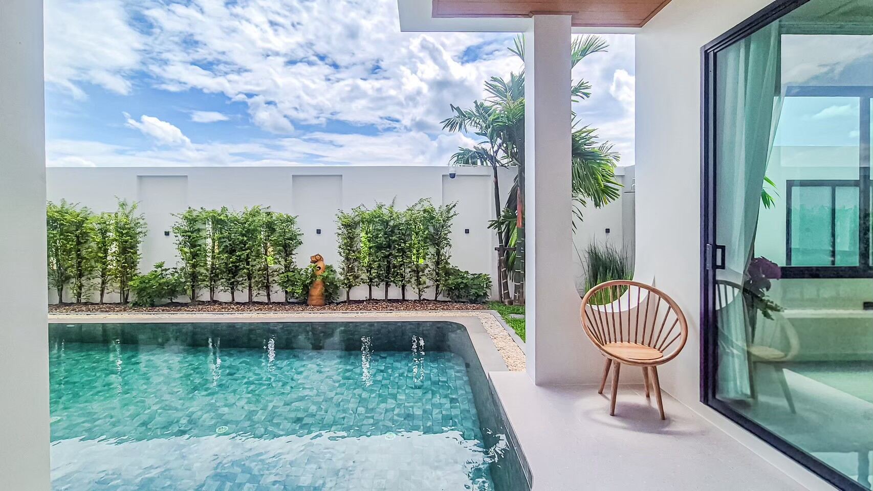 Pool Villa 2 ชั้น หลังใหญ่ พื้นที่ใช้สอย 550 ตร.ม. | 4 ห้องนอน 4 ห้องน้ำ | ใกล้โรงเรียนนานาชาติ  CHD101863