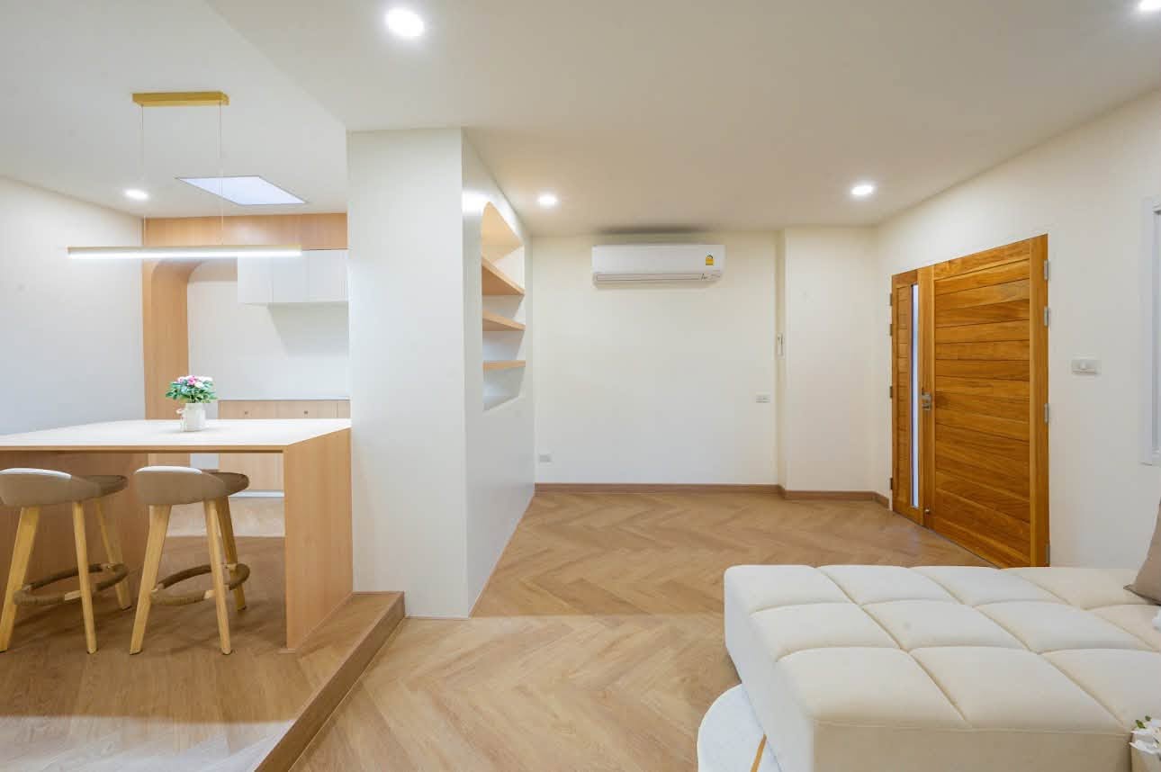 บ้านเดี่ยวสองชั้นรีโนเวทใหม่ ทำเลสันกำแพง เชียงใหม่ เพียง 4.39 ล้านบาท  CSP100950