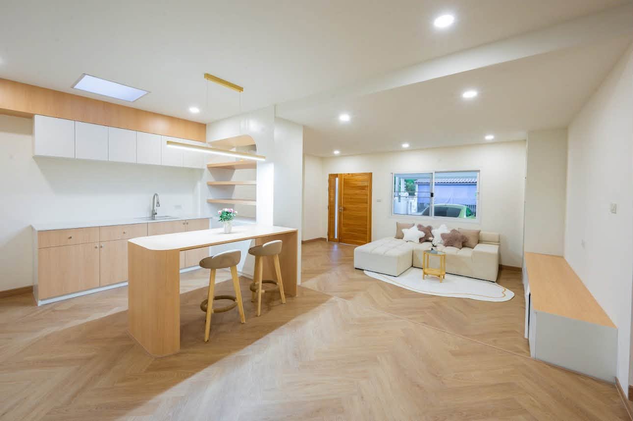 บ้านเดี่ยวสองชั้นรีโนเวทใหม่ ทำเลสันกำแพง เชียงใหม่ เพียง 4.39 ล้านบาท  CSP100950