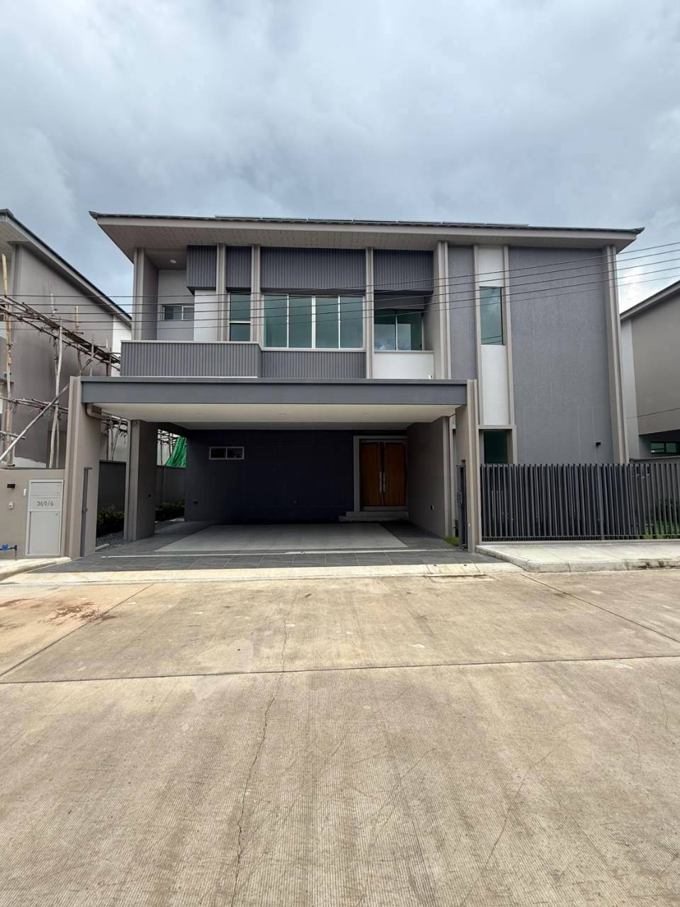 บ้านเดี่ยวสร้างใหม่ 2 ชั้นในโครงการ  สันทราย ราคา 9.63 ล้านบาท CSS101958
